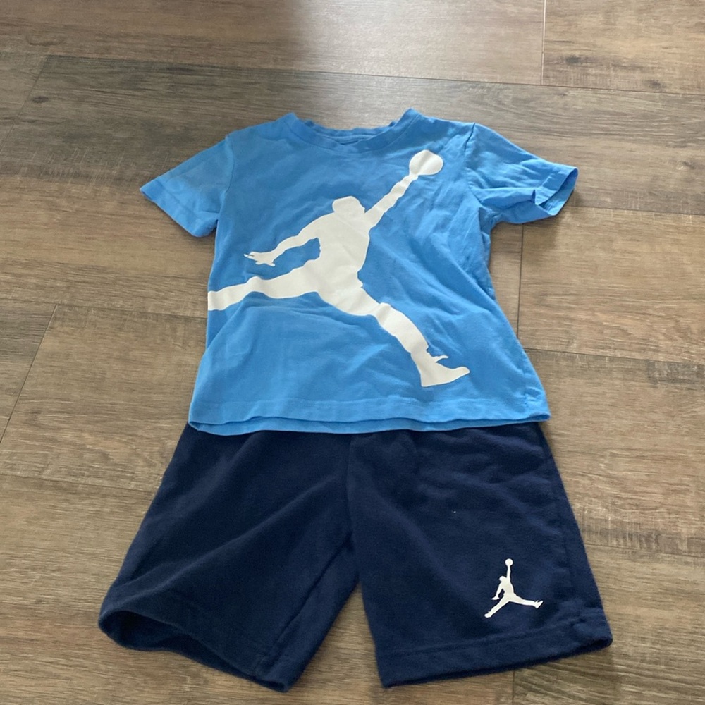 Boys size 6 air Jordan